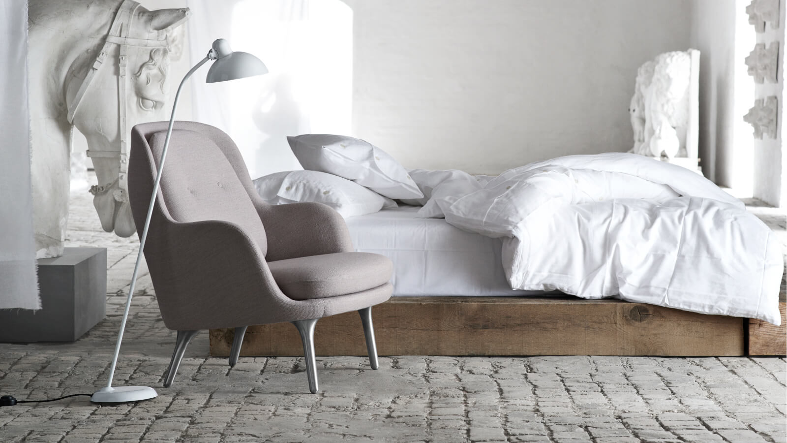 Fri Easy Chair - Brushed Aluminium
