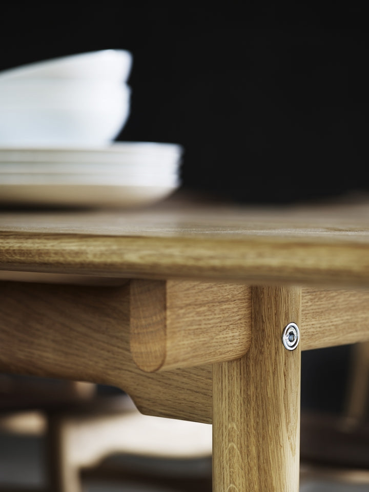 CH327 248 x 95cm Table