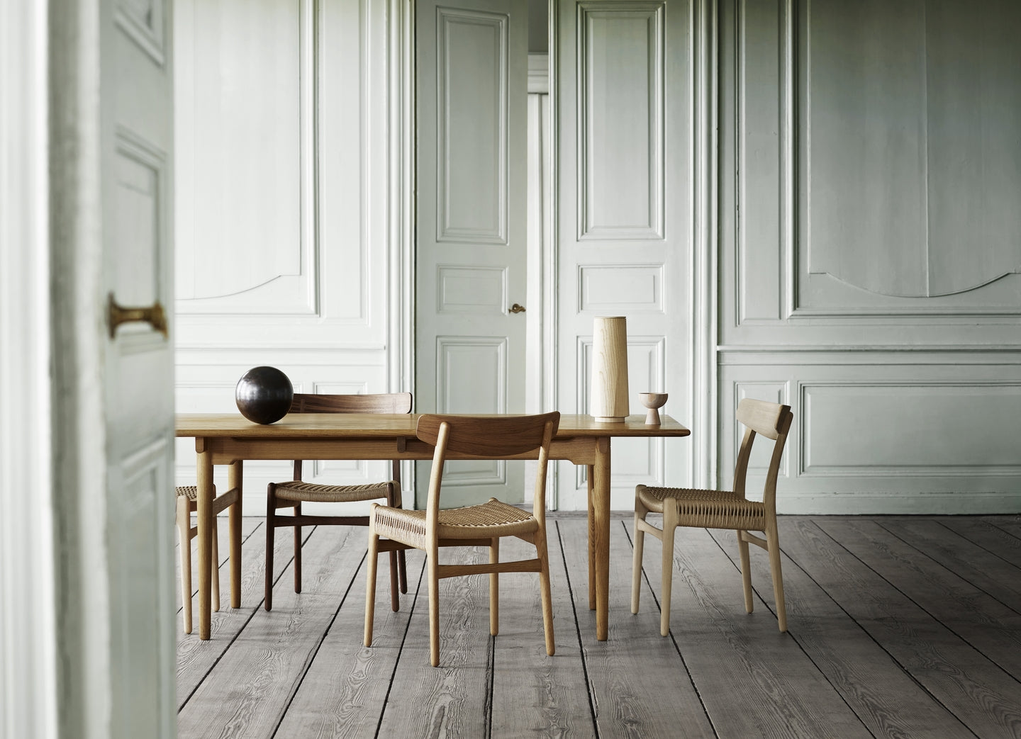 CH327 248 x 95cm Table