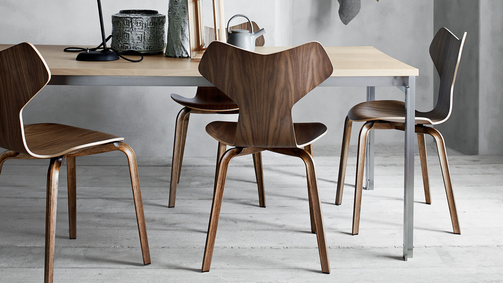 Grand Prix chair timber leg