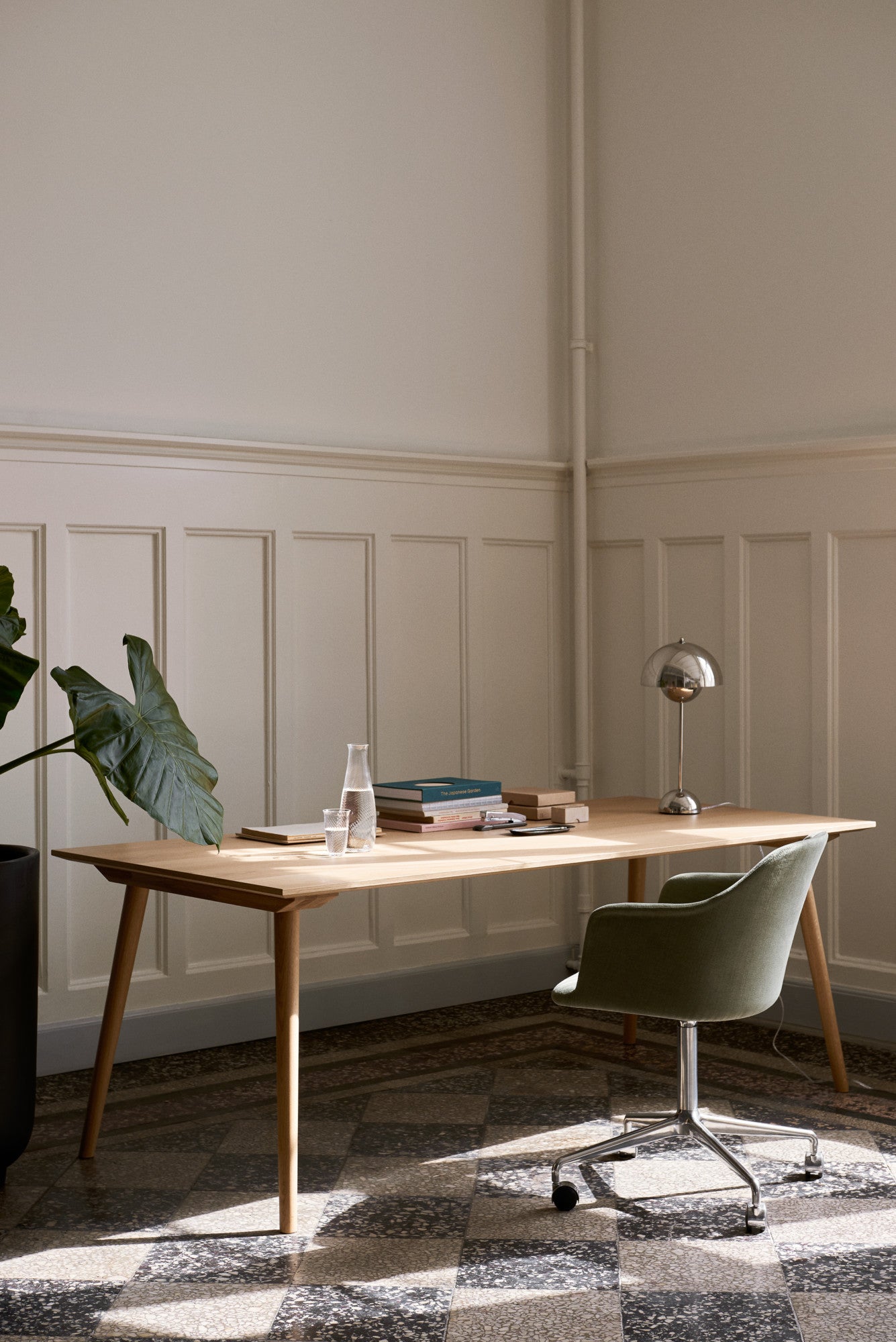 Rely HW50 Fully Upholstered Arm, 4-Cast