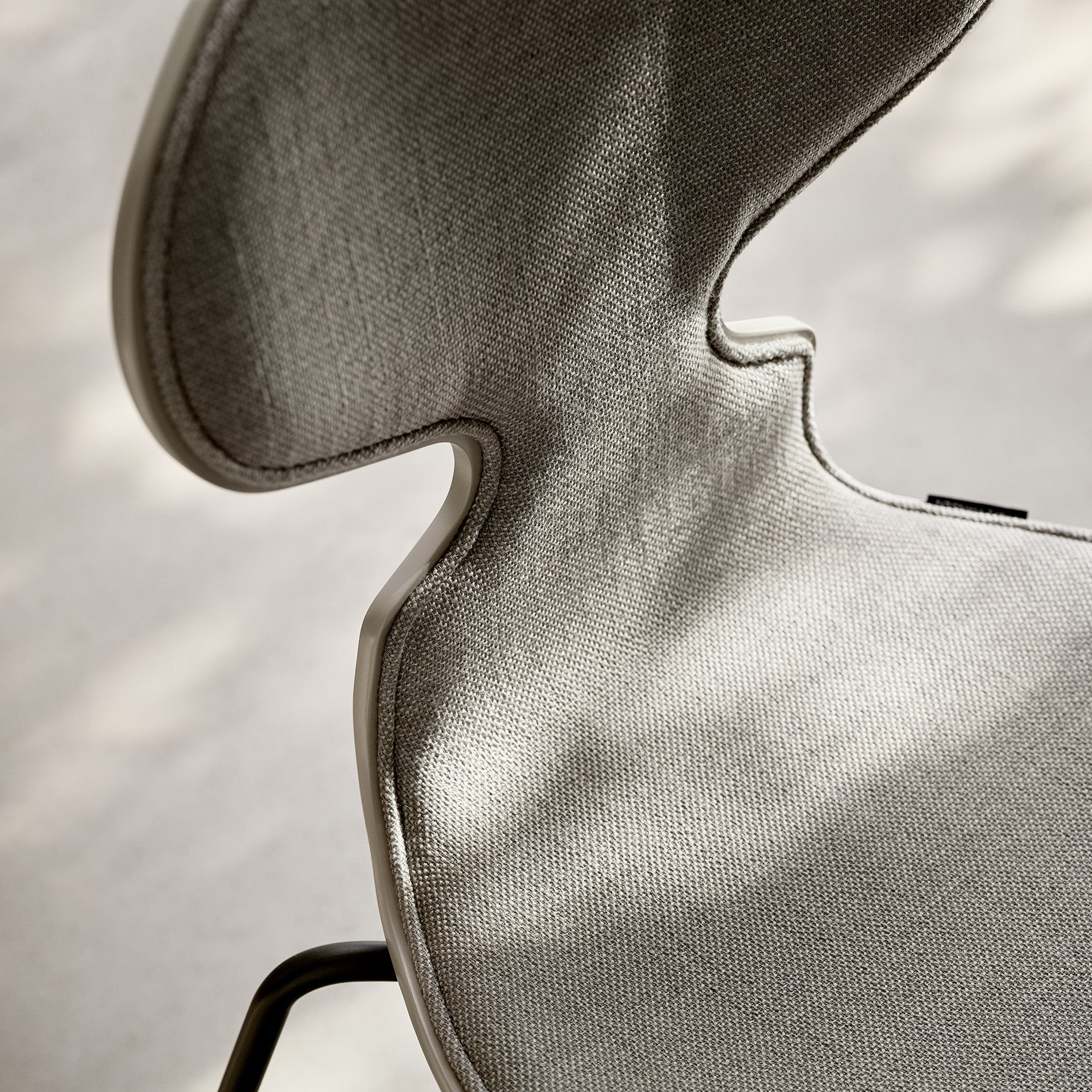 Ant™ Chair 3 Legs Front Upholstery