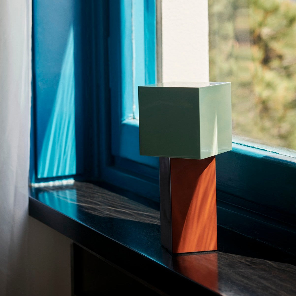 Pivot ATD7 Portable Lamp