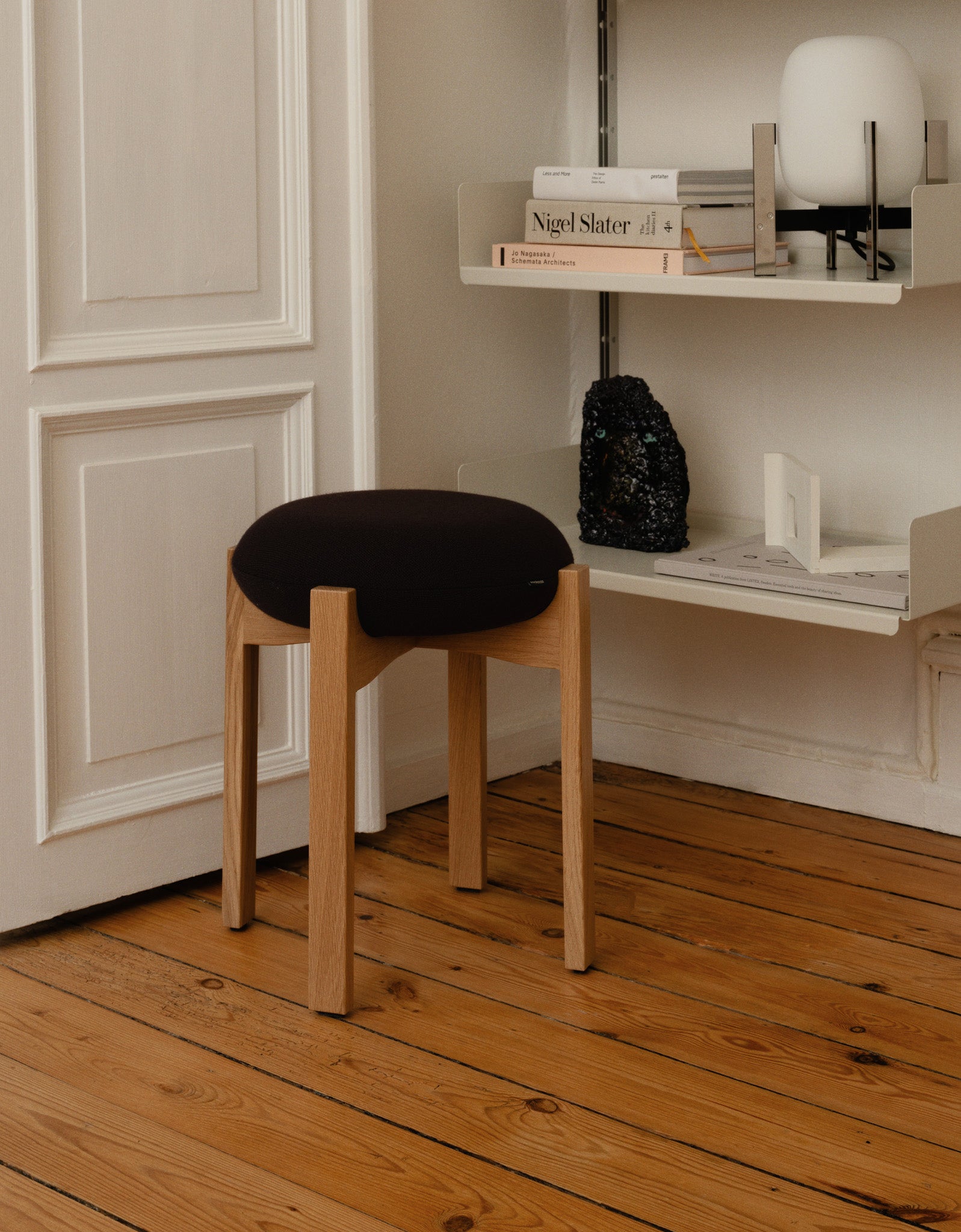 Pioneer Stool H: 46 cm - Oak Lacquered