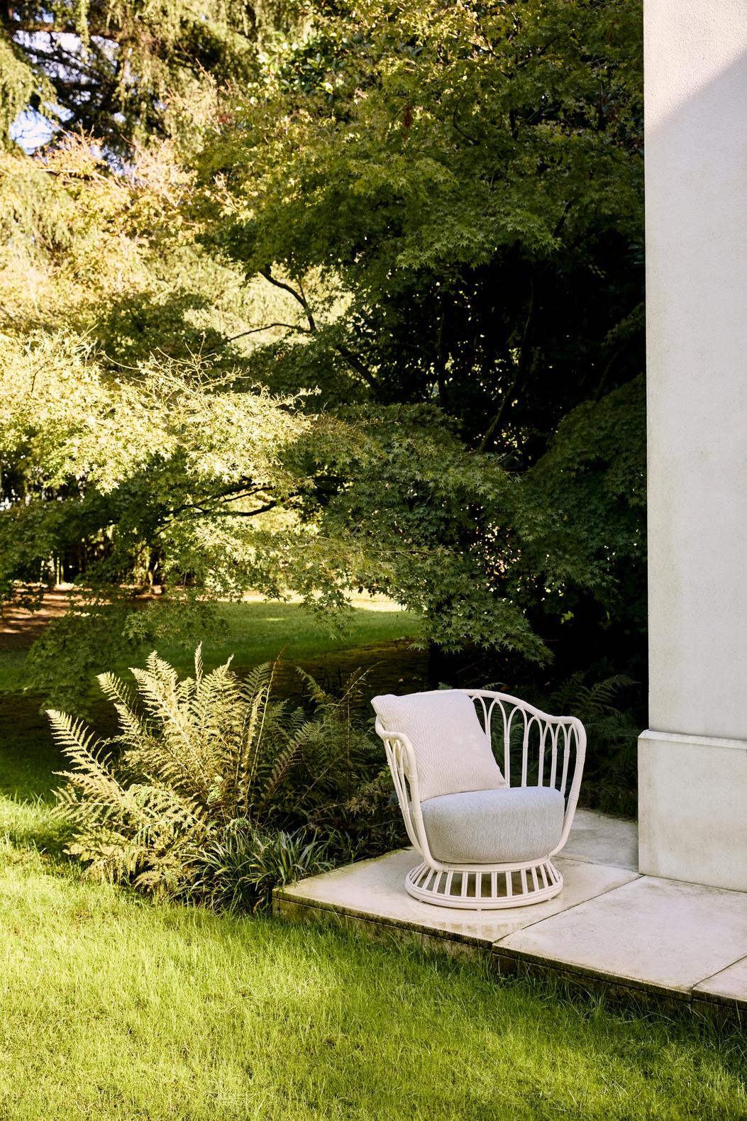 Gubi Grace Outdoor Lounge Chair