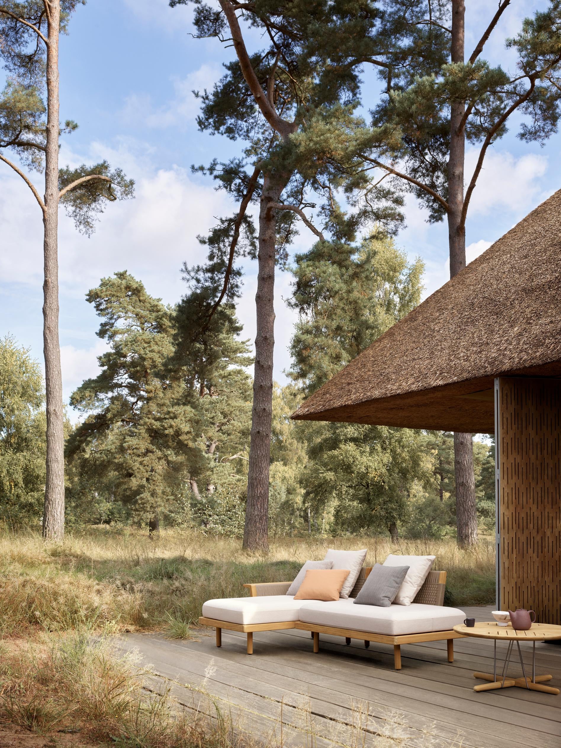 E511 Embrace Outdoor Lounge w. Arm- Teak