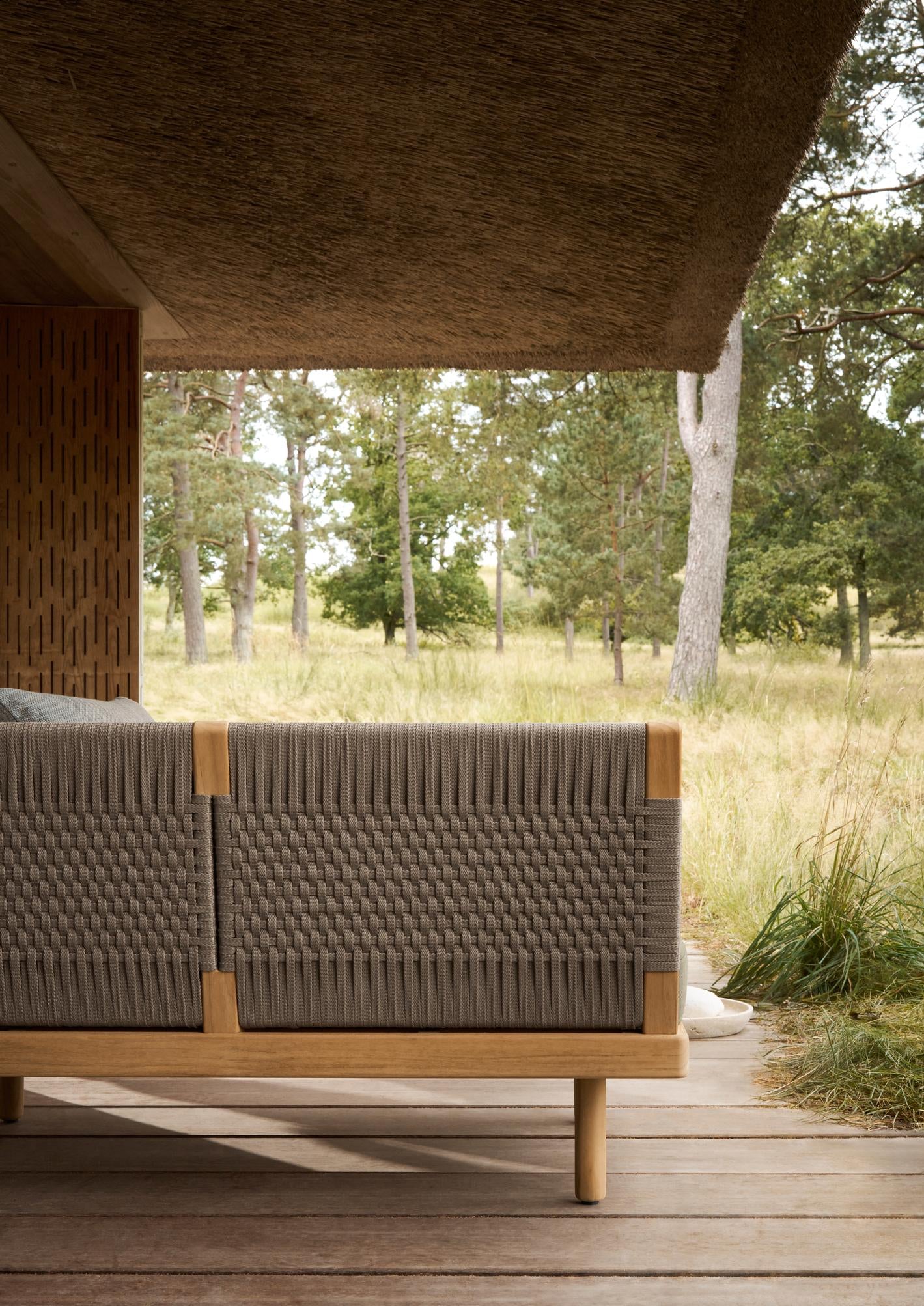 E510 Embrace Outdoor Lounge w. Arm- Teak