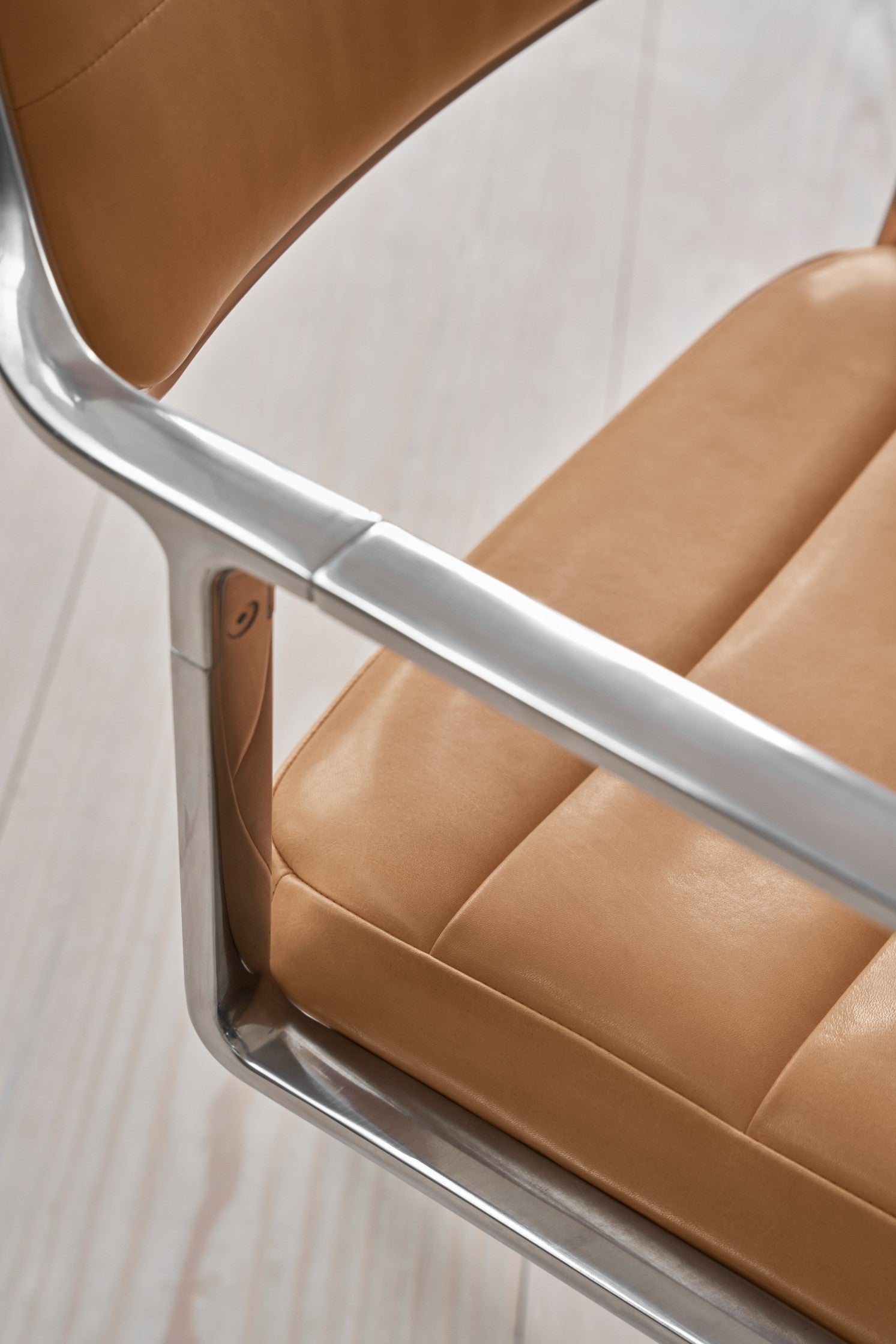 Vipp453 Swivel Chair