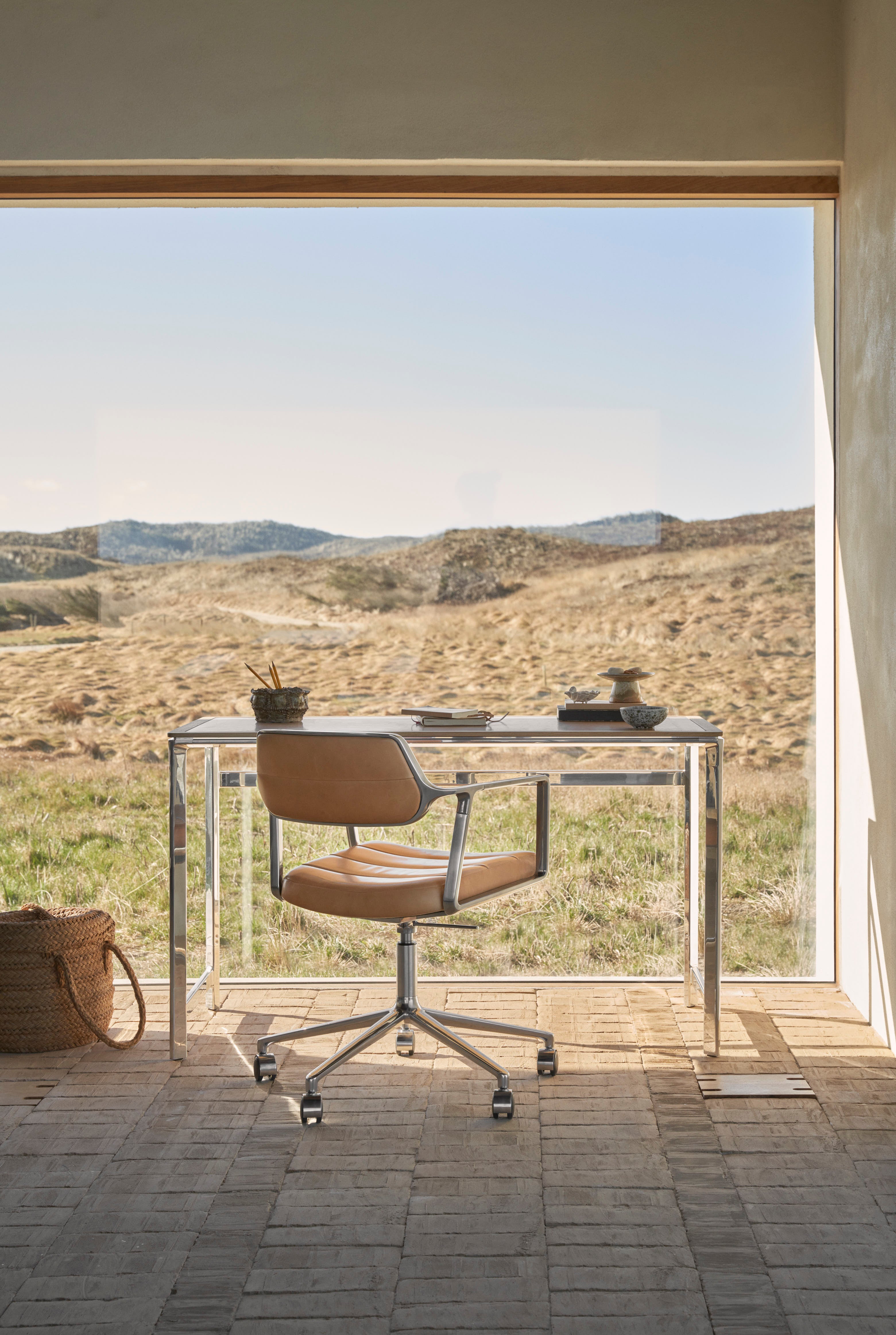 Vipp430 Studio Desk - Bosco Green Leathe