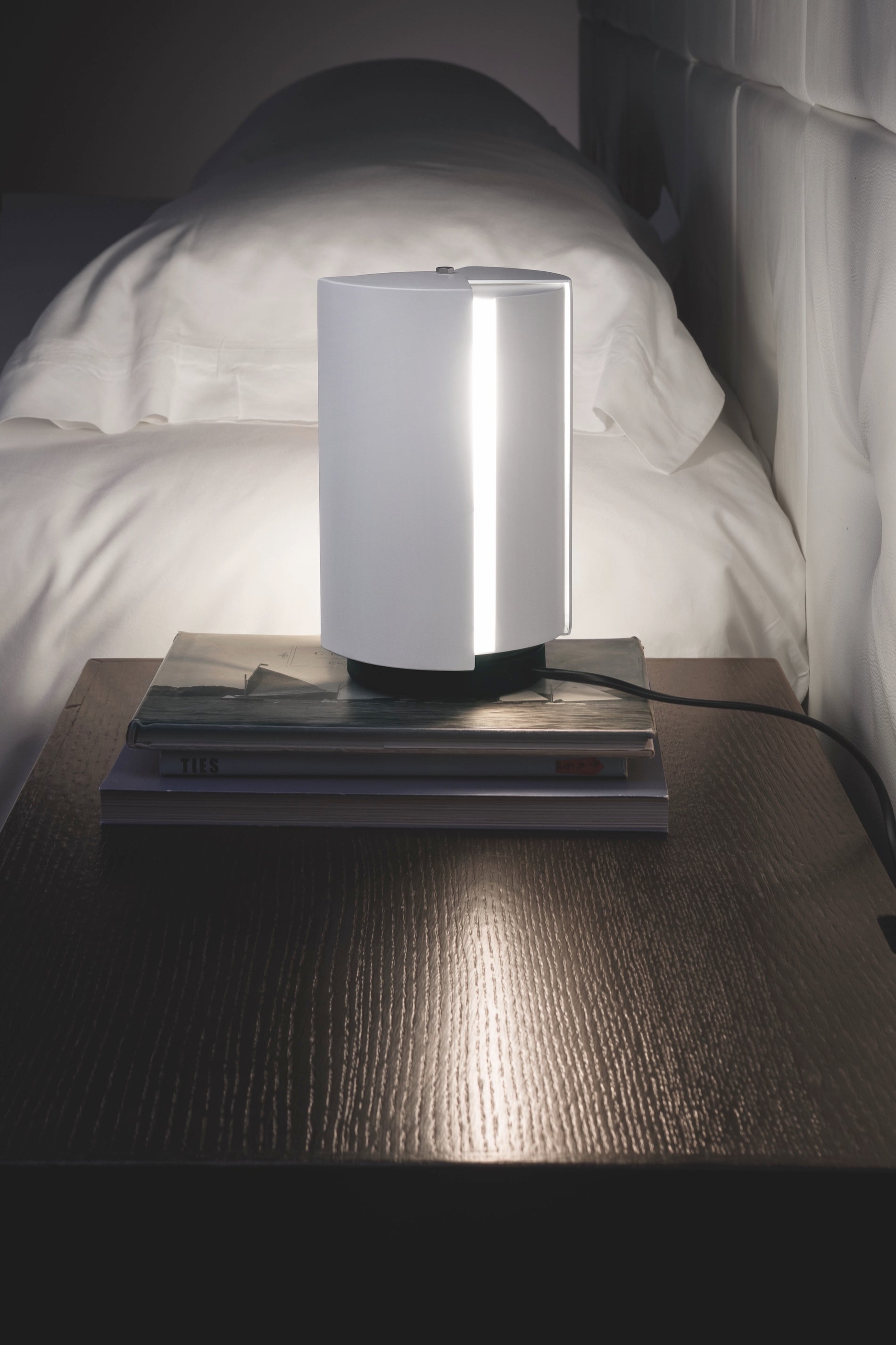 Pivotante A Poser Table Lamp