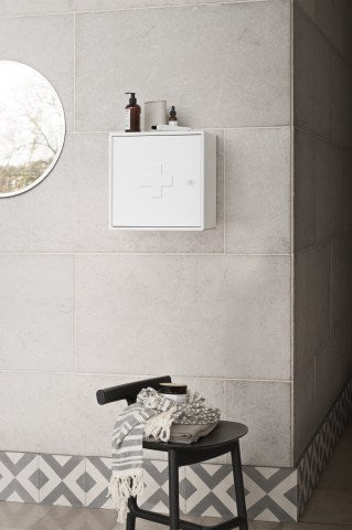Aid cabinet