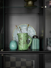 Rise cabinet