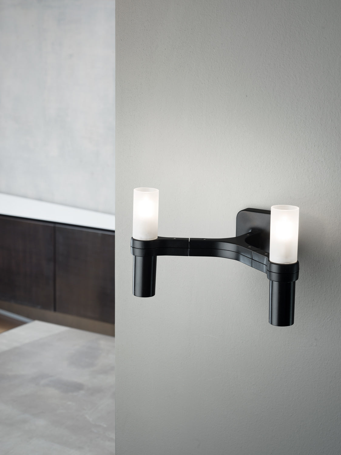 Crown Wall Light, 2 Arms