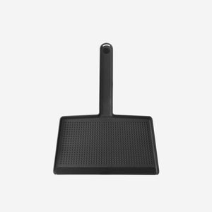 Vipp274 Broom and Dustpan