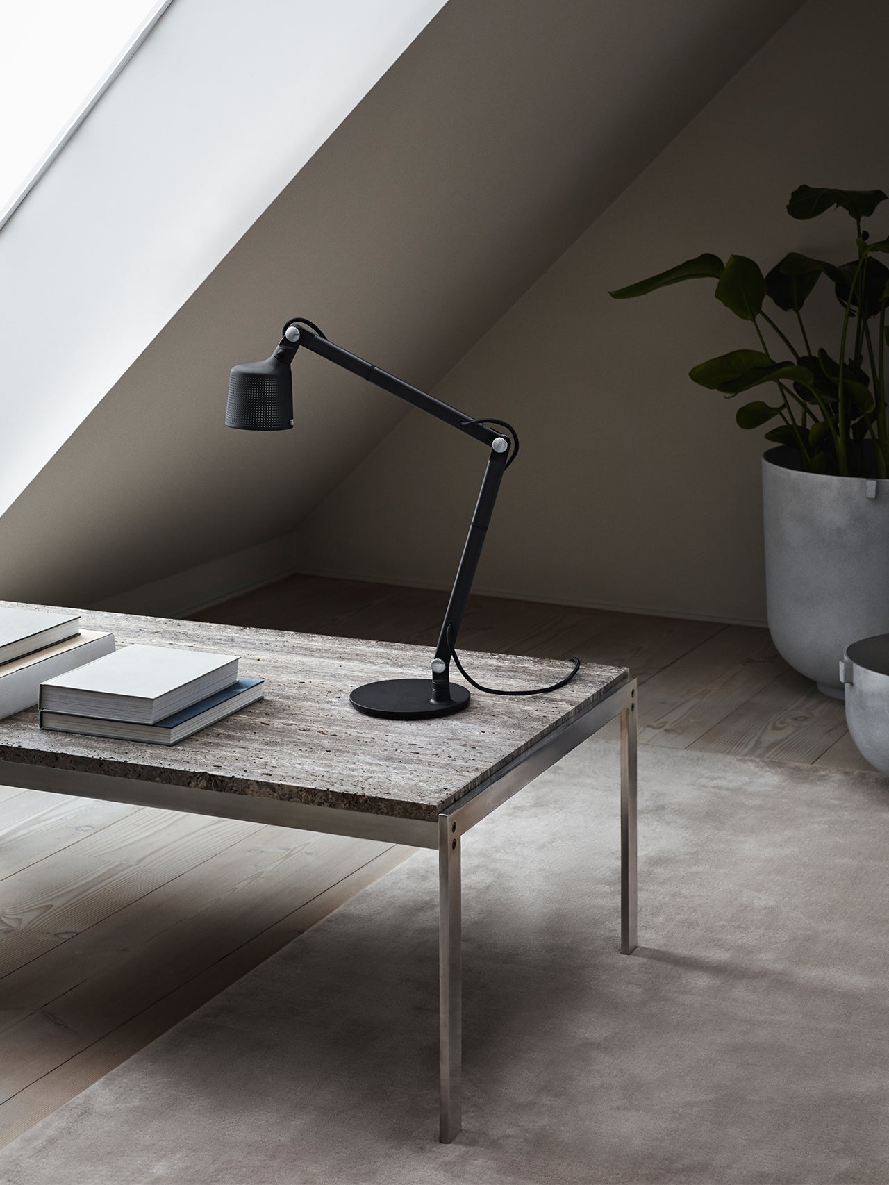 Vipp521 Desk Lamp Black