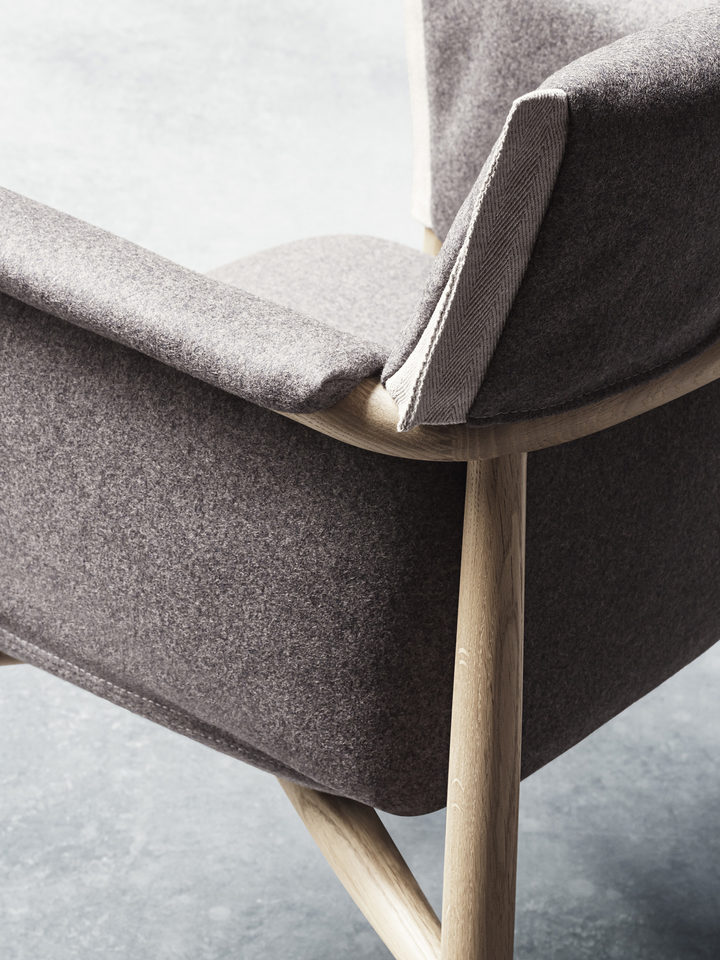 E005 Embrace Chair