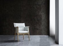 E005 Embrace Chair
