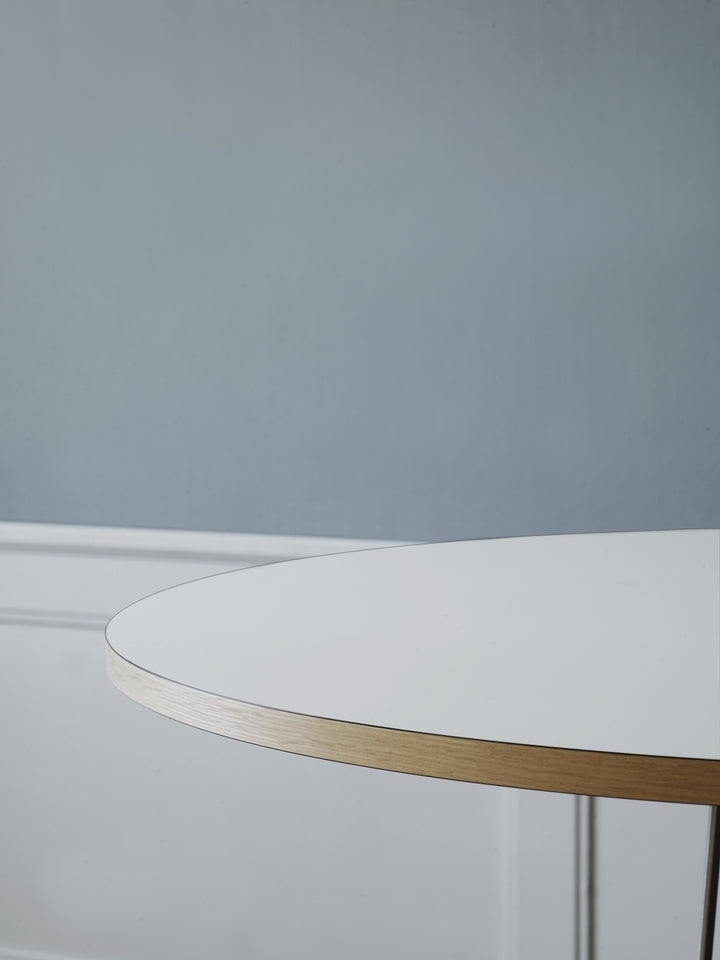 E020 Embrace Table - Ø139.50cm