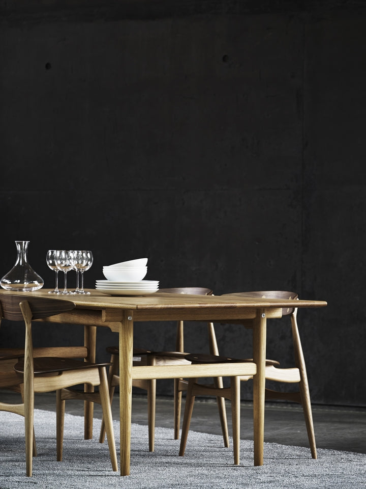 CH327 248 x 95cm Table