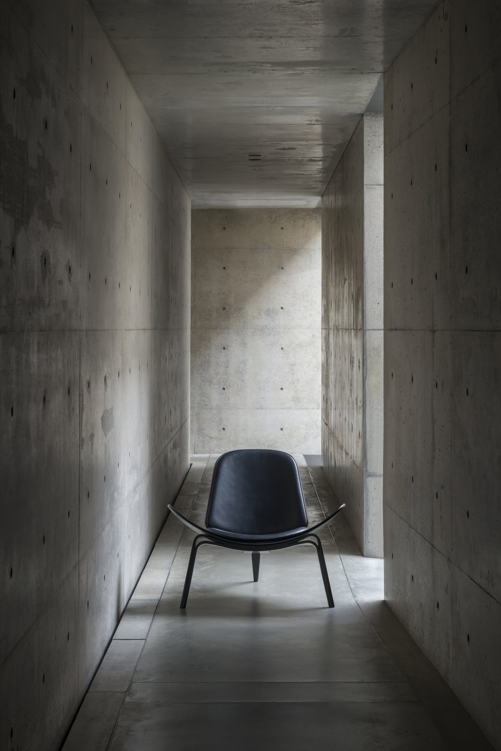 CH07 Shell Easy Chair