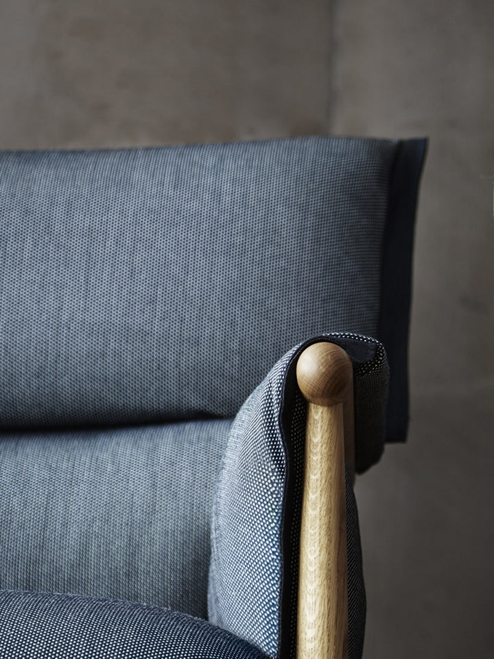 E015 Embrace Lounge Chair