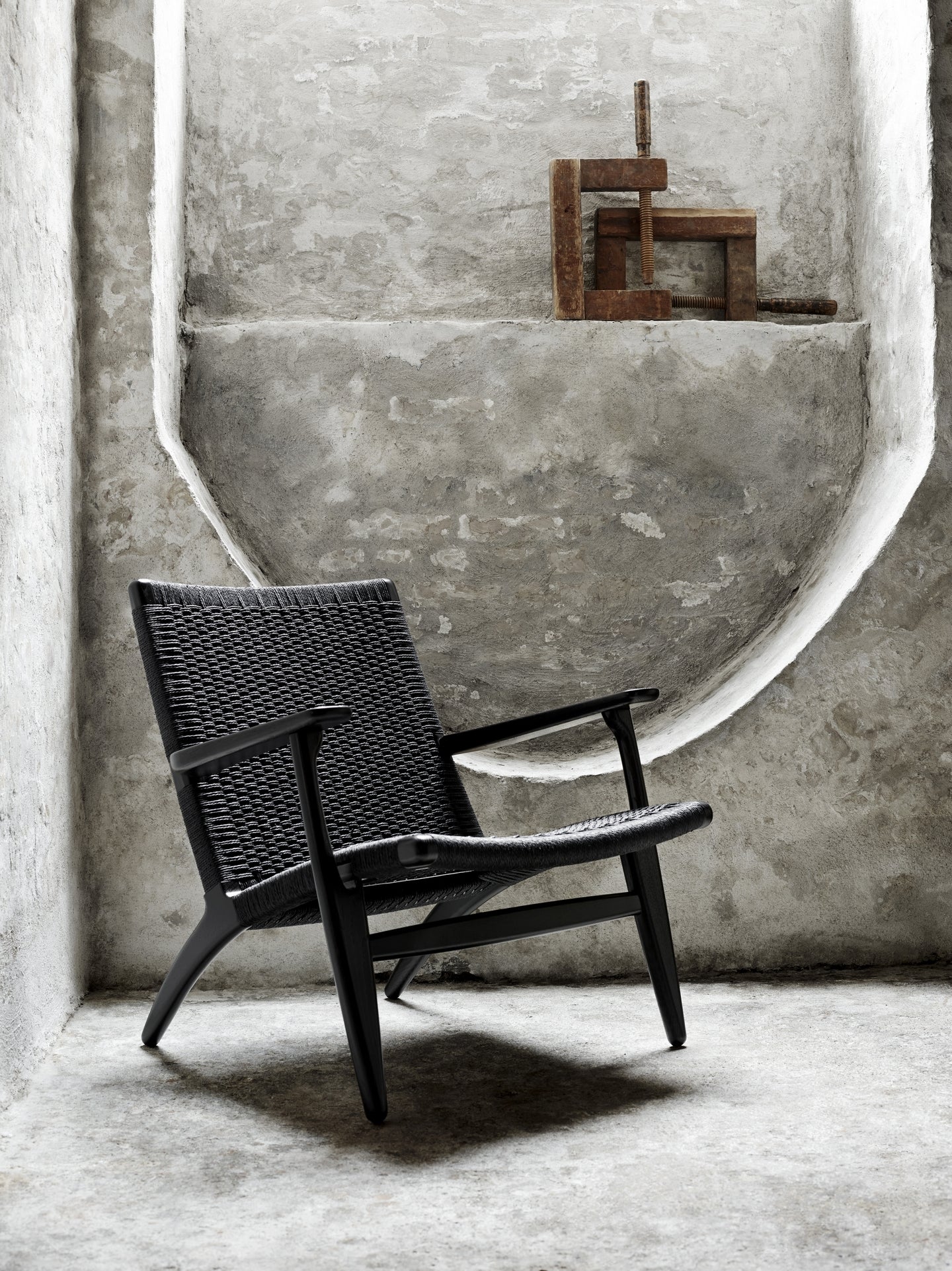 CH25 Lounge Chair