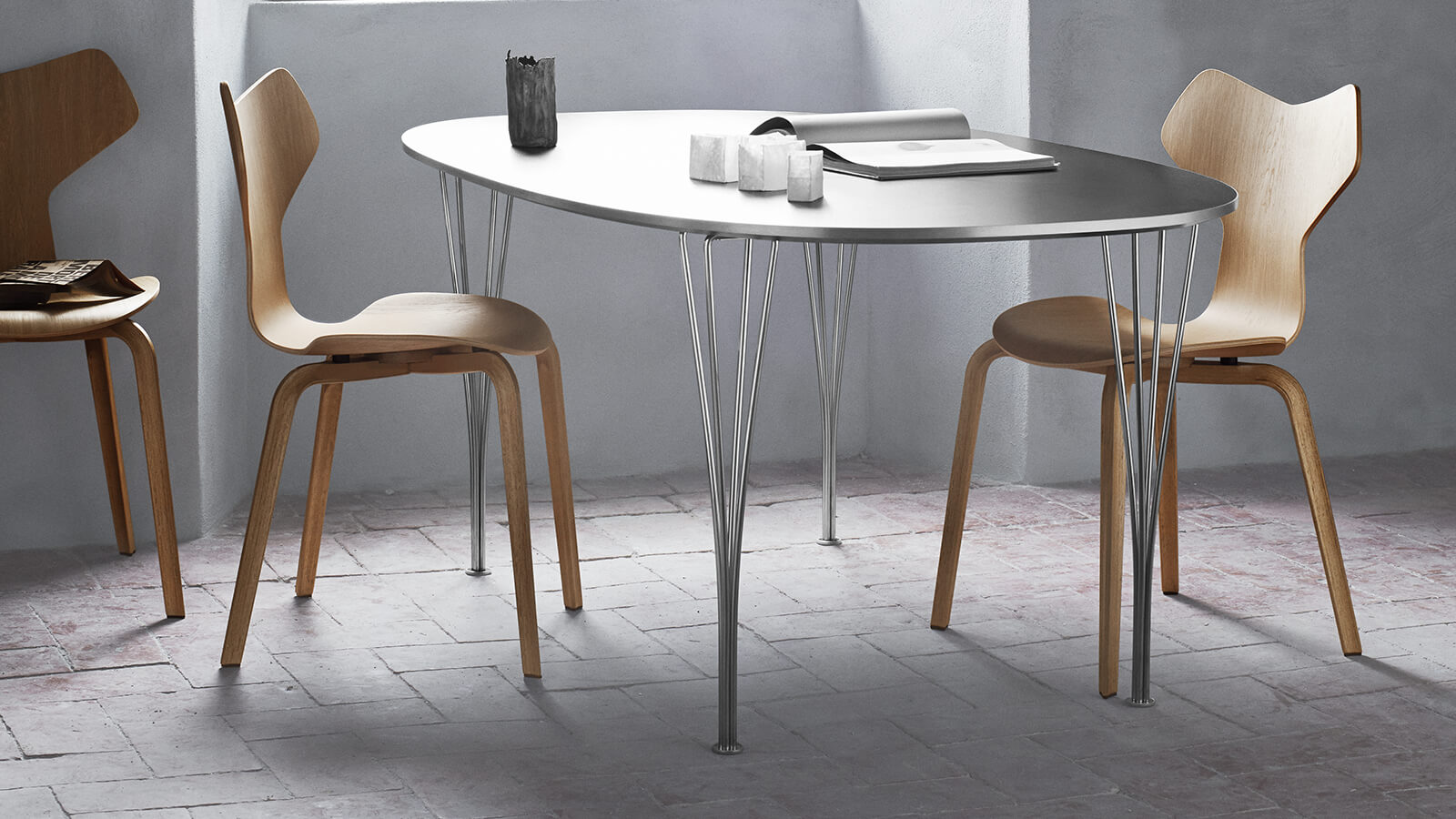 Grand Prix chair timber leg