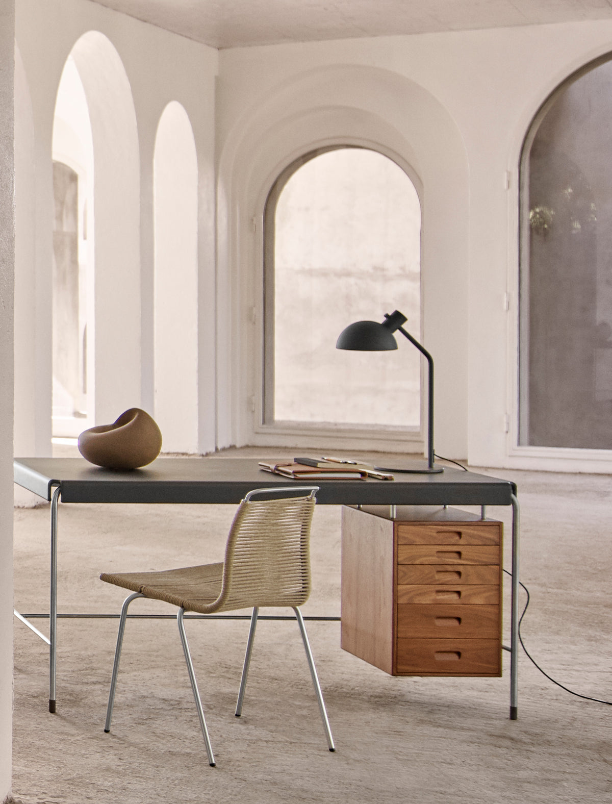 MO310 Table Lamp