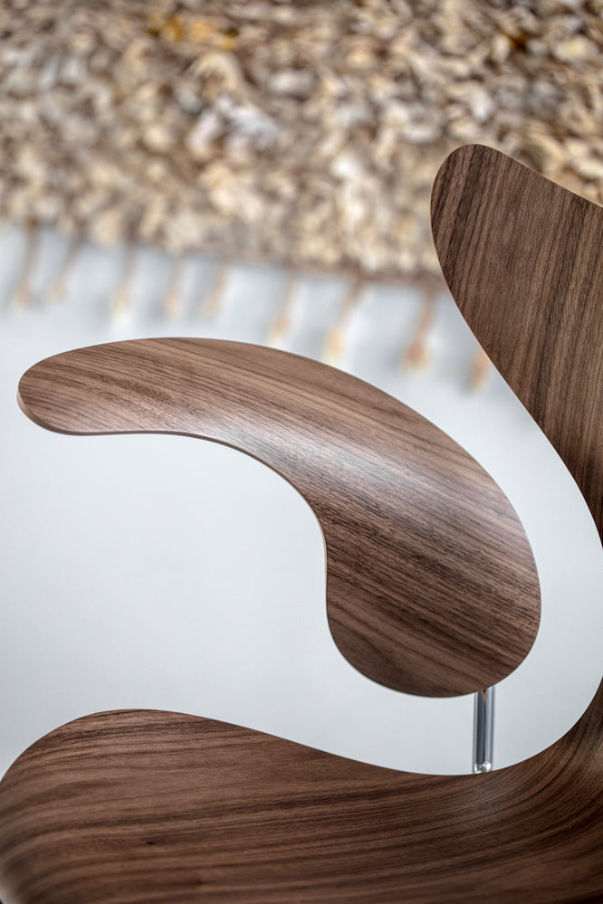 Lily Anniversary Chair 3208