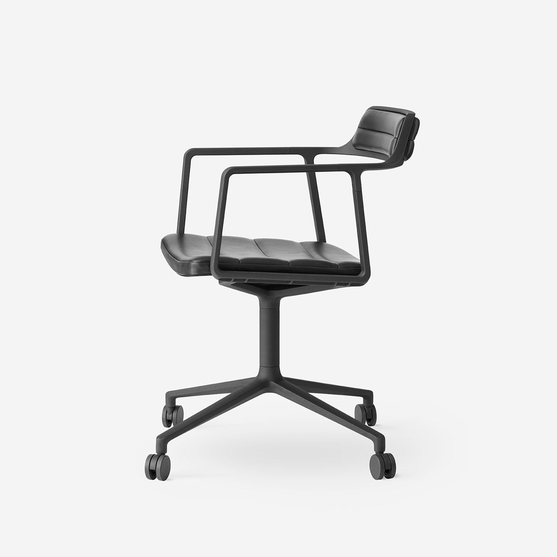 Vipp452 Swivel Chair