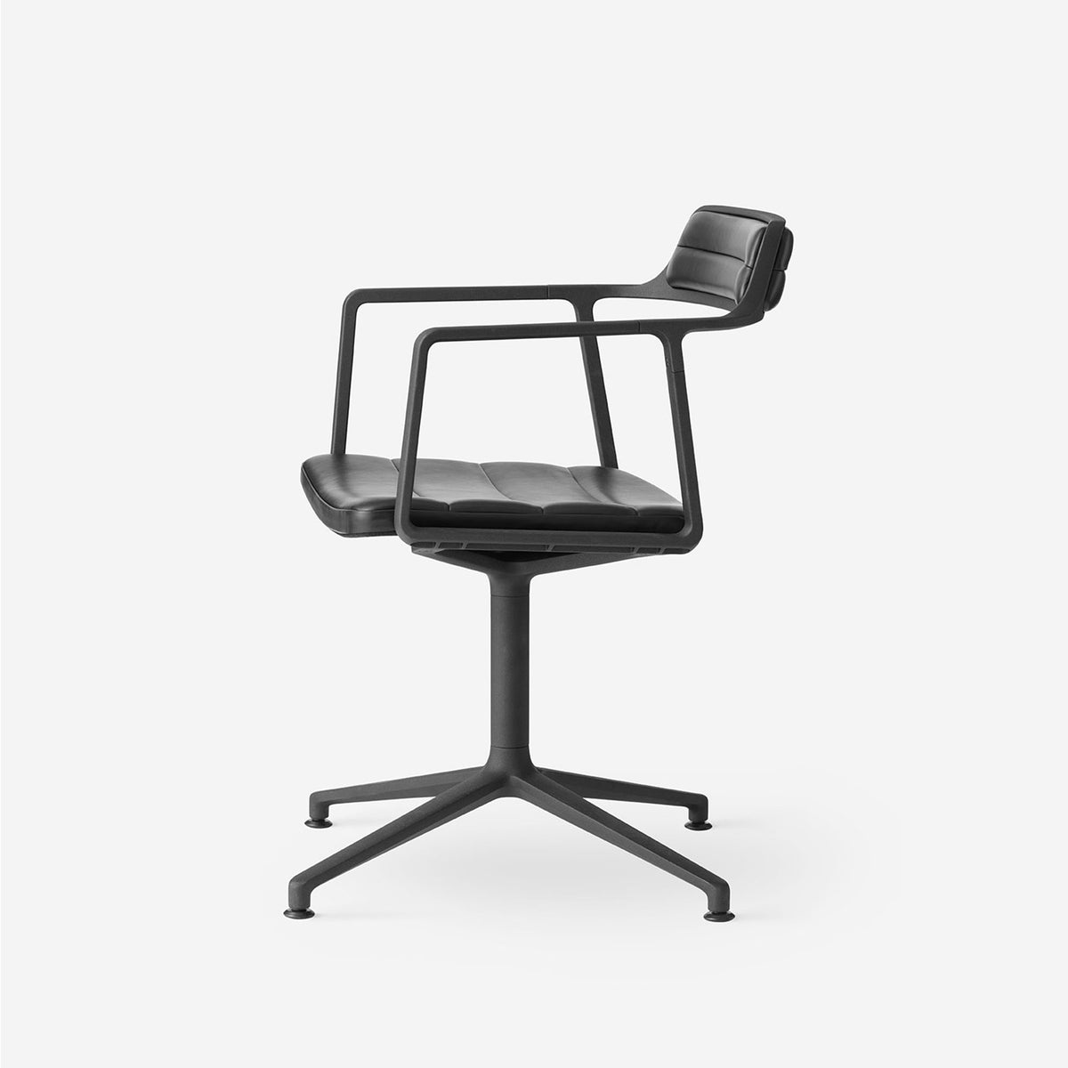 Vipp452 Swivel Chair