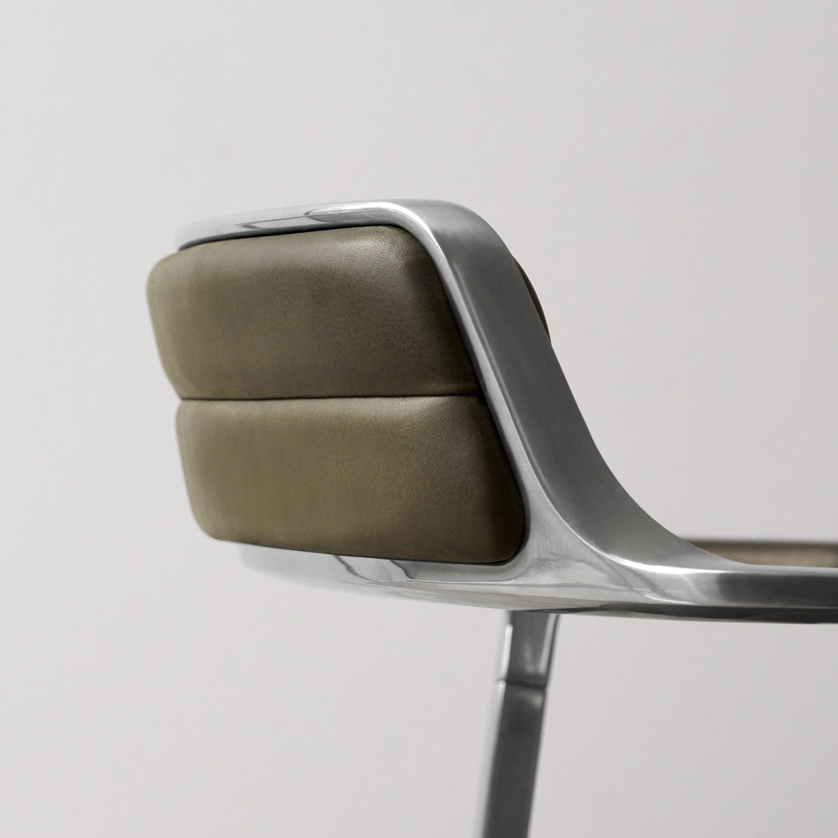 Vipp452 Swivel Chair