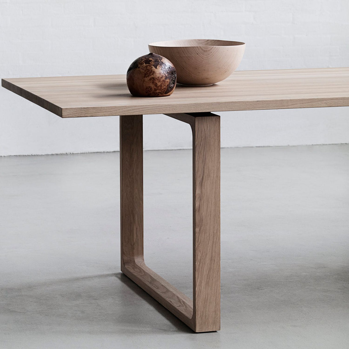 Essay Table 272x100cm