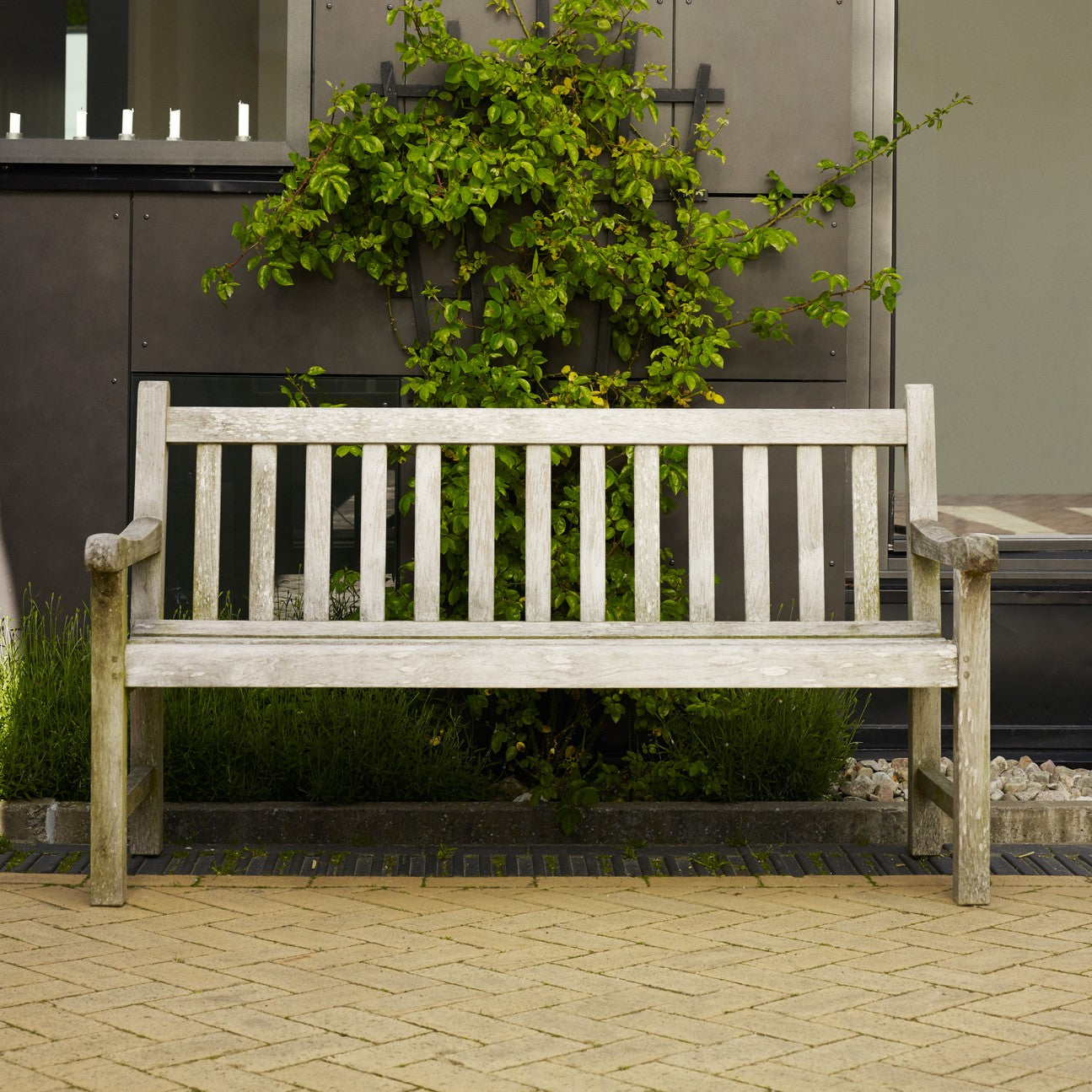 England Bench 152