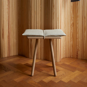 Georg Georg Stool Oak/Linen/Fibre Wadding