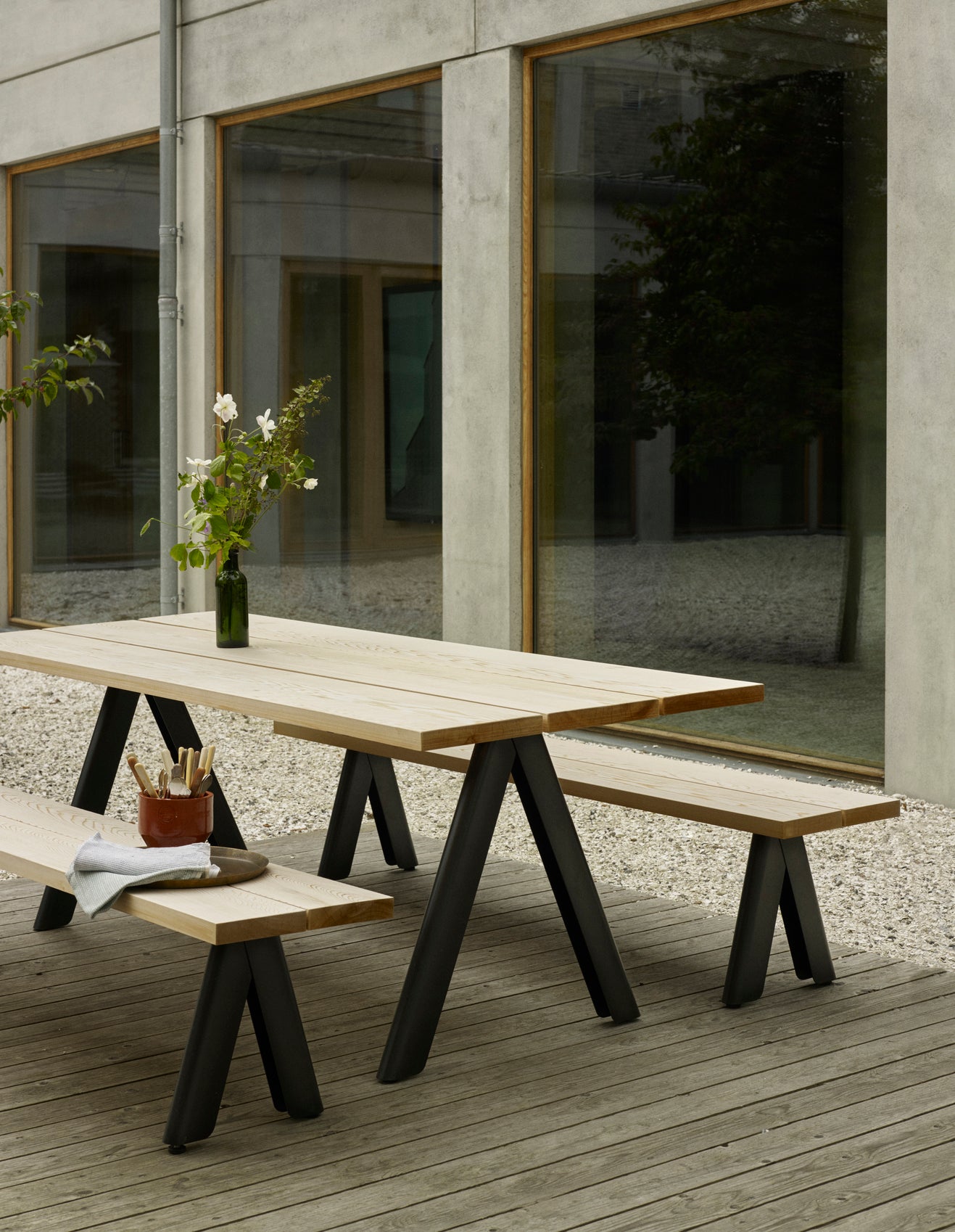 Overlap Table Black