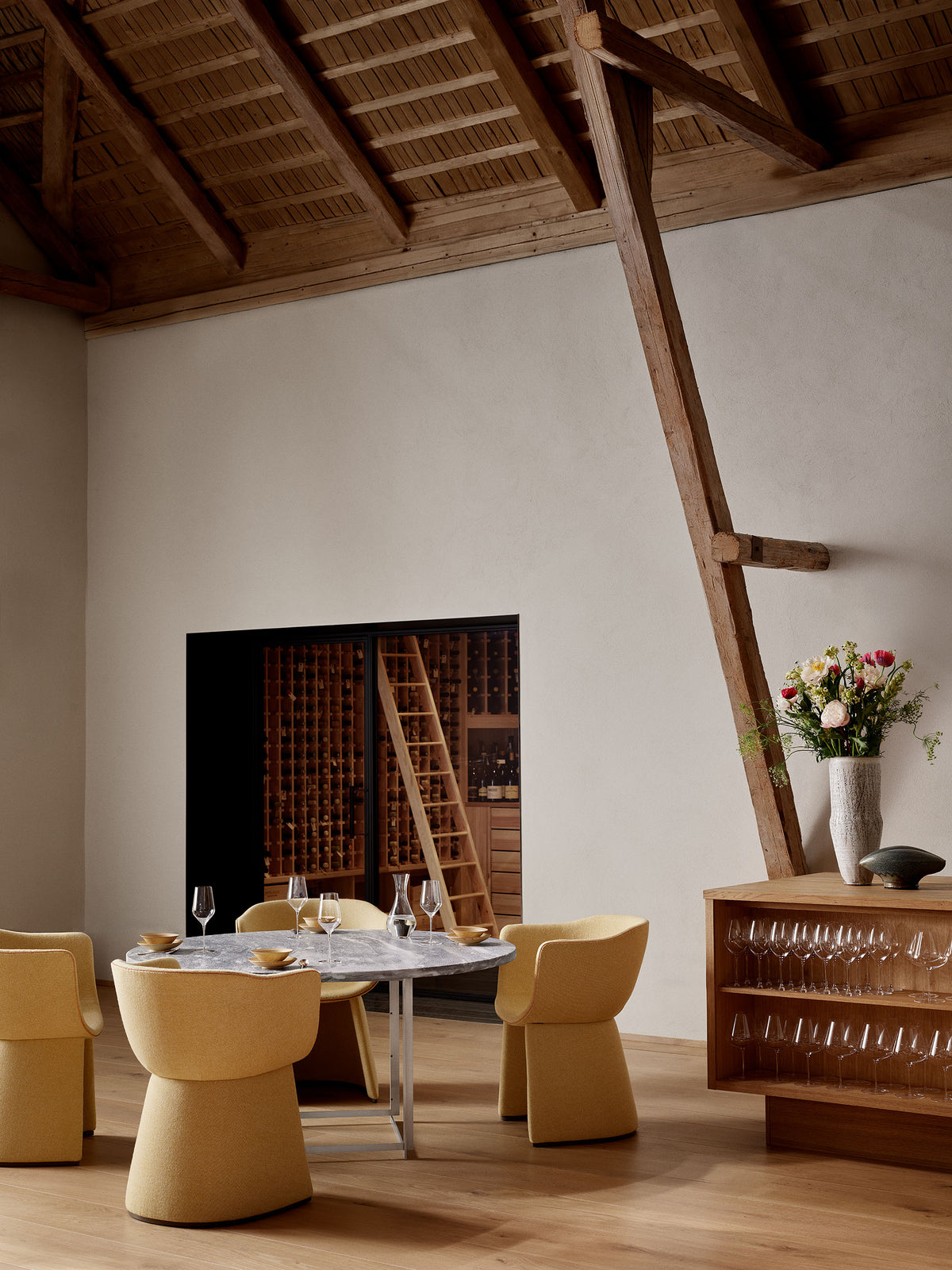 Monolit Dining Chair w/o Leather Piping
