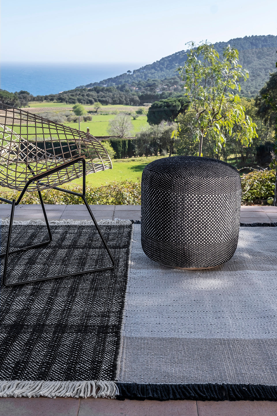Tres Outdoor Pouf - Negro