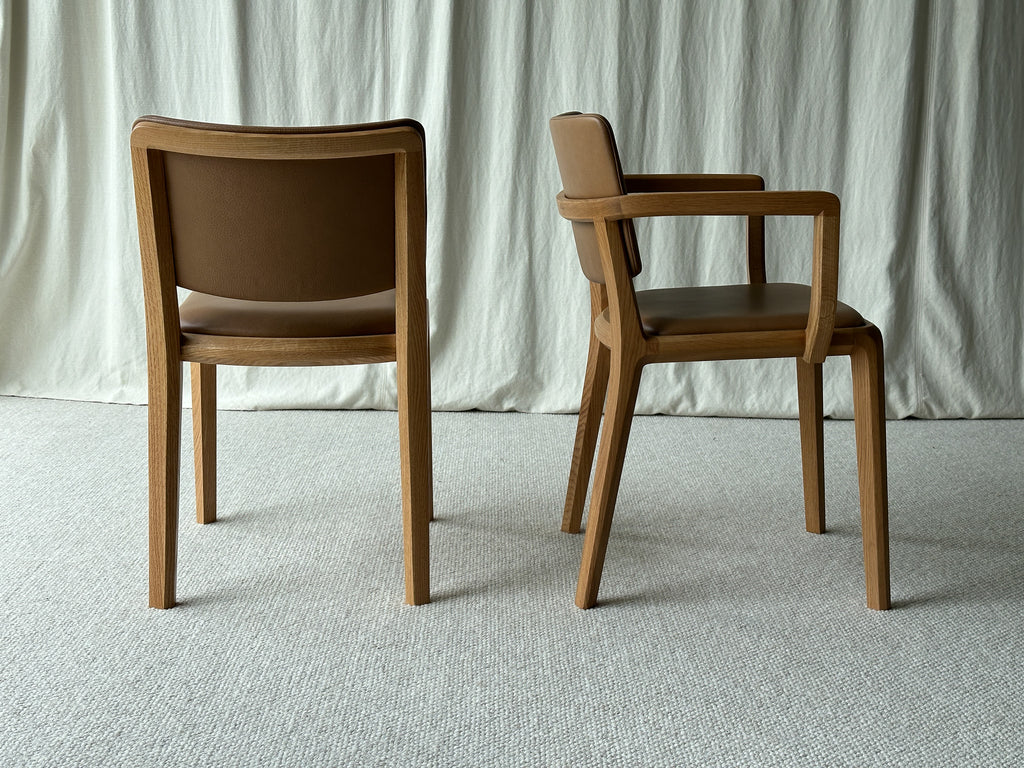 Boardwalk Chair w/Arms UPH S+B Light Oak