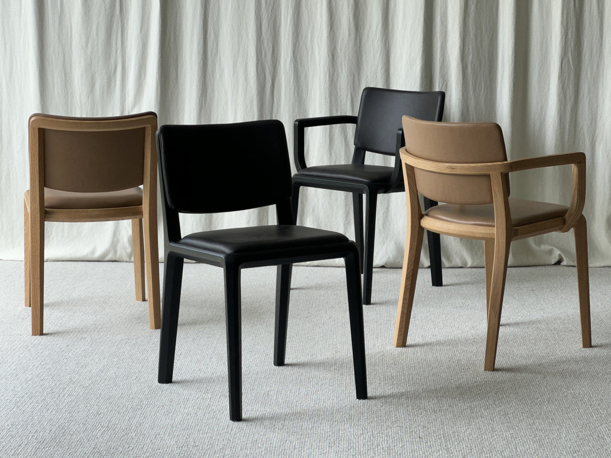 Boardwalk Chair w/Arms UPH S+B Black Oak
