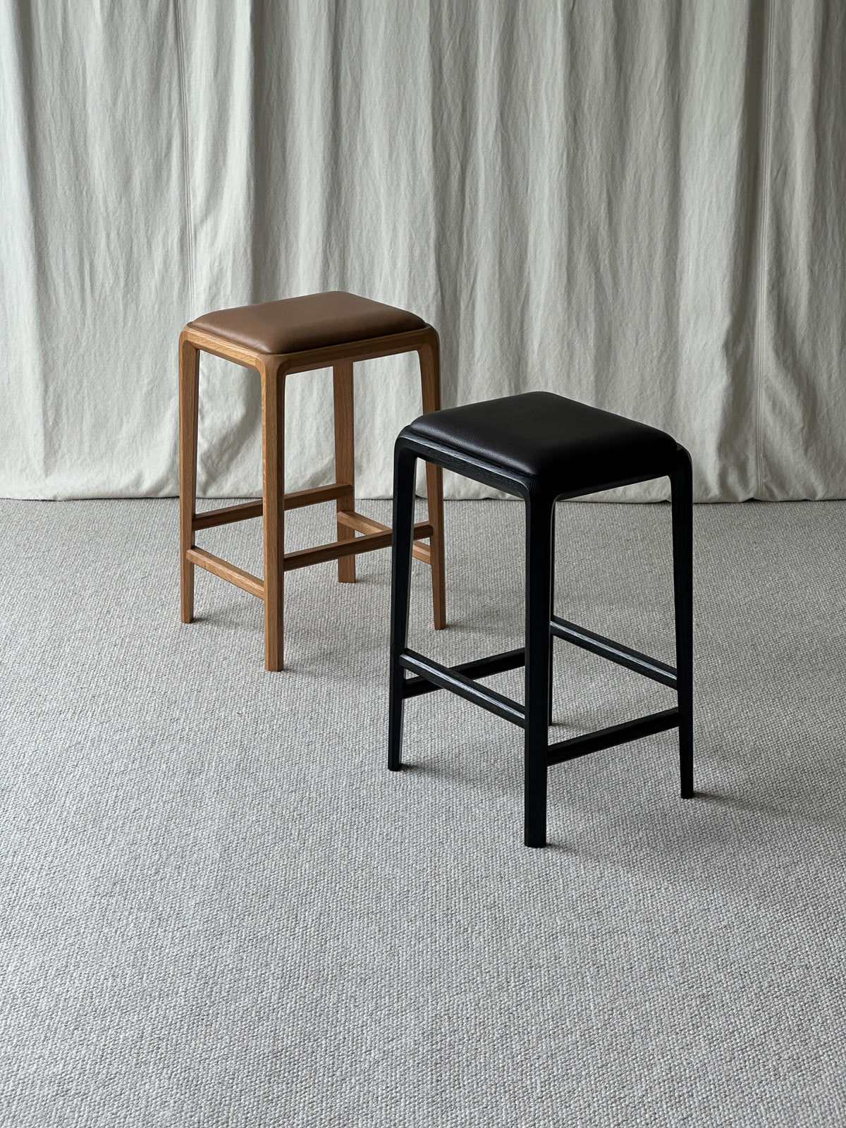 Boardwalk 650 Stool UPH S Black Oak
