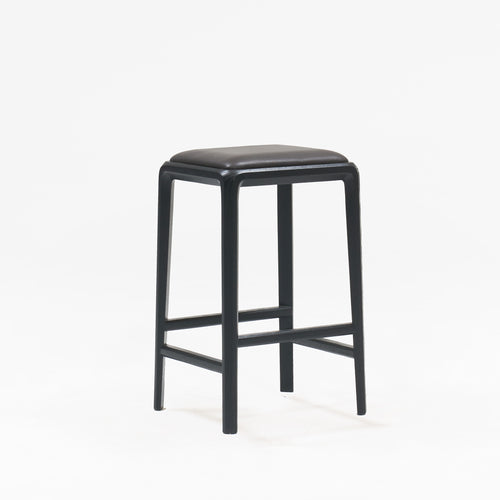 Boardwalk 650 Stool UPH S Black Oak