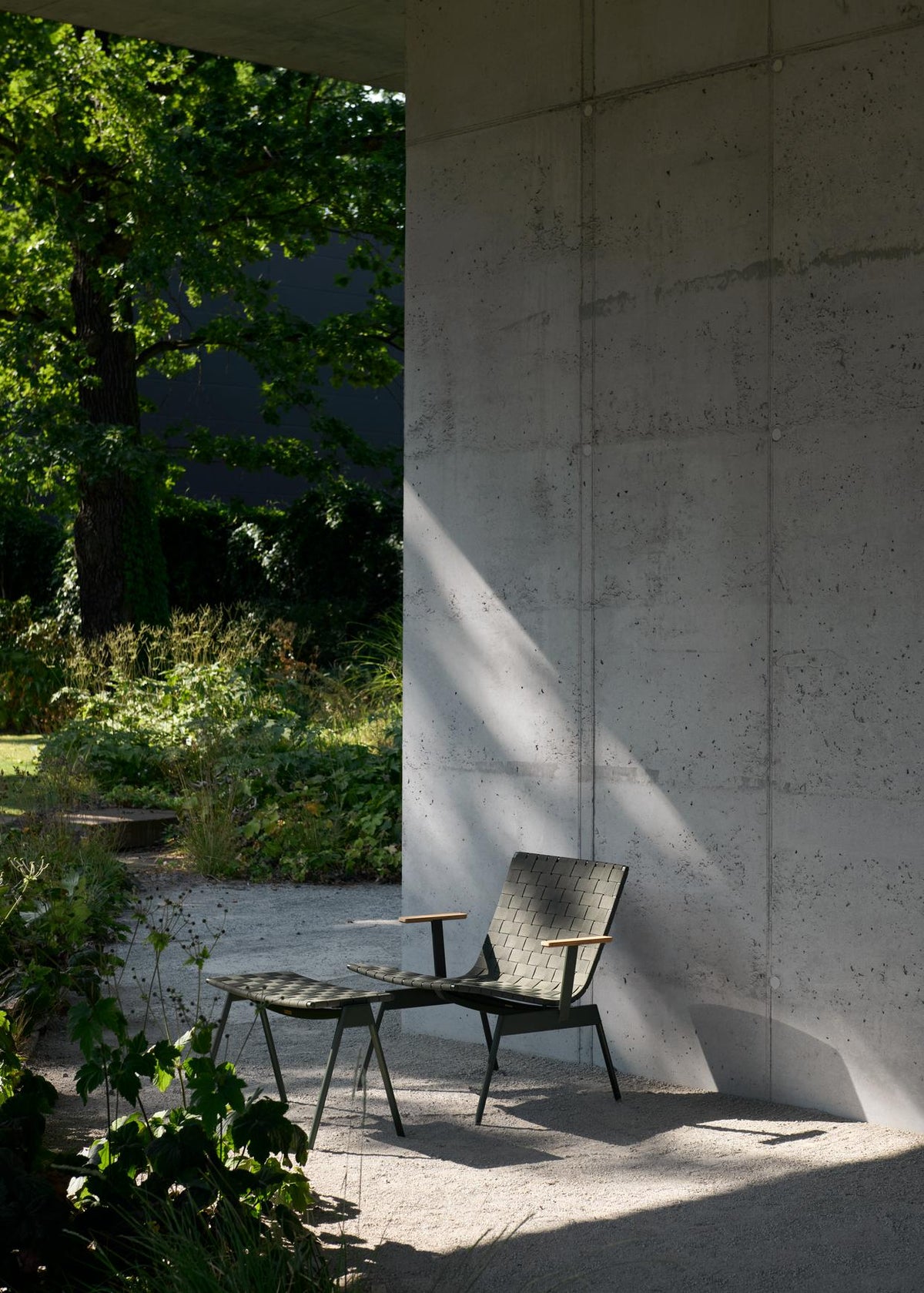 Ville AV45 Outdoor Lounge Chair w. Arms
