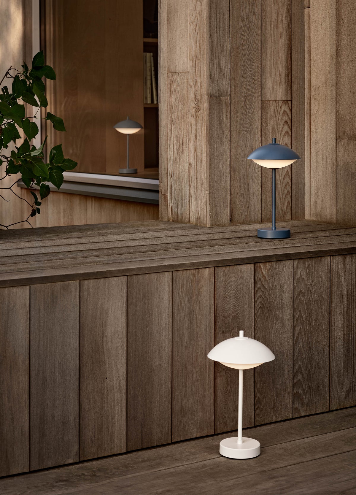 Clam Portable Lamp - White