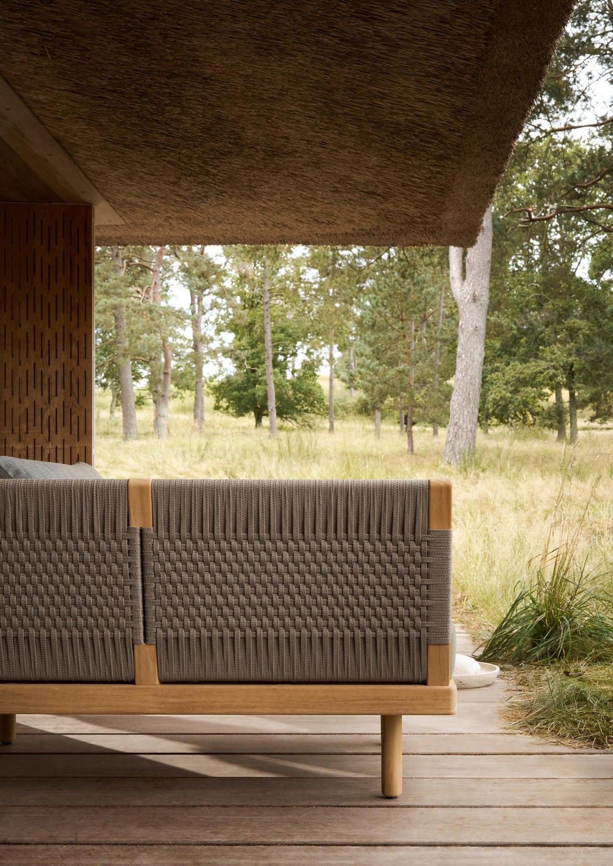 E500 Embrace Outdoor Lounge - Teak