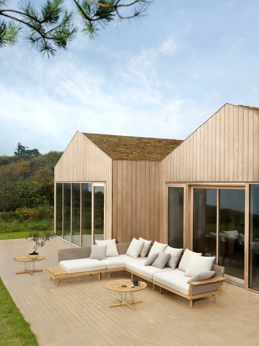E500 Embrace Outdoor Lounge - Teak