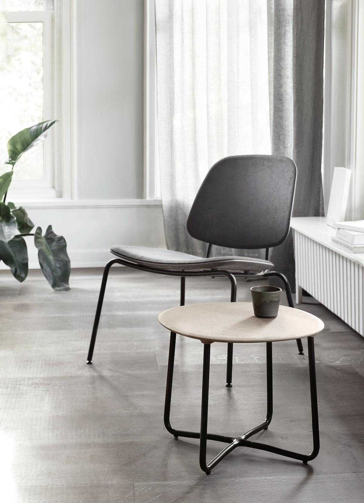 Lily Side Table Medium - H: 35 cm