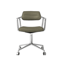 Vipp453 Swivel Chair