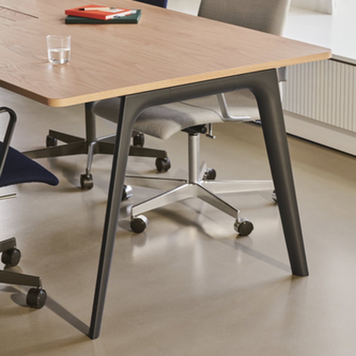 Pluralis™ Modular Table Series